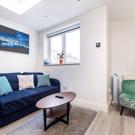 Cosy 1 Bed Apartment With Free Parking Close To Underground Station Zone 2 For Quick Access To Central London Up To 5 Guests Exterior foto